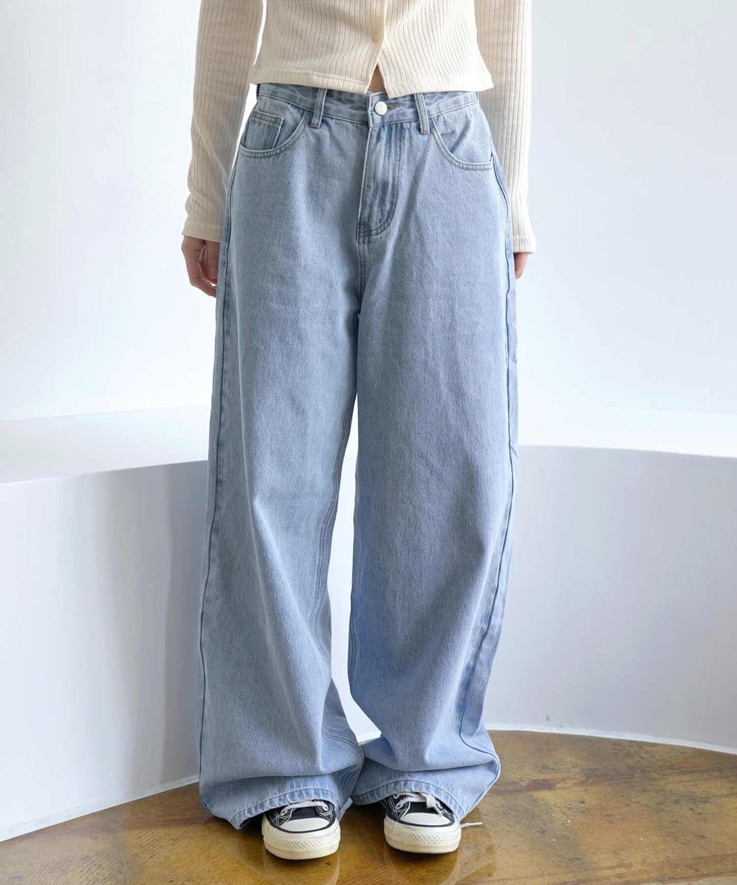 【UNISEX】【ボタンで自由にSIZE調節可能】バックボタンポイントワイドデニムパンツ