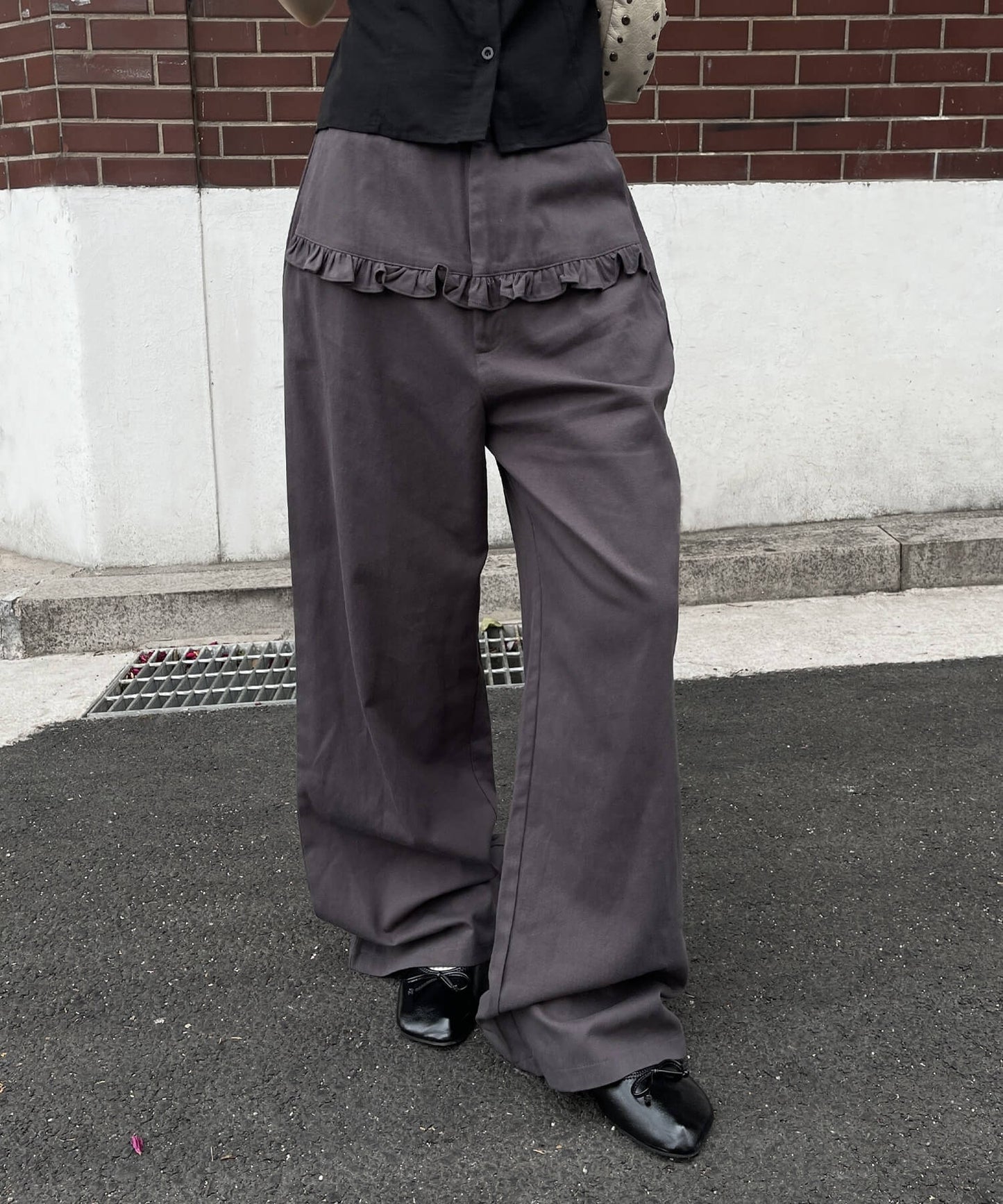 フロントフリルポイントコットンローライズワイドシルエットパンツ